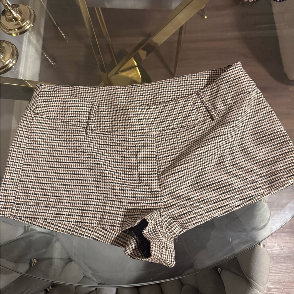 Stylish Women's Houndstooth Shorts